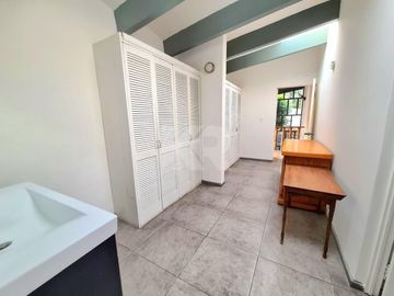 Casa Remodelada con Alberca y Bungalow Independiente Combina Elegancia y Confort