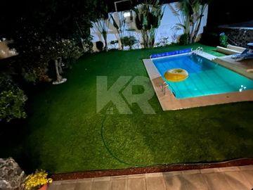 Casa Remodelada con Alberca y Bungalow Independiente Combina Elegancia y Confort