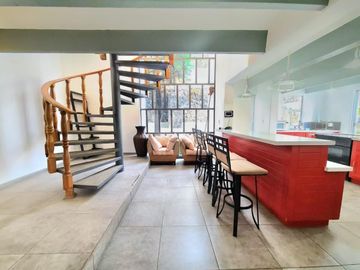 Casa Remodelada con Alberca y Bungalow Independiente Combina Elegancia y Confort