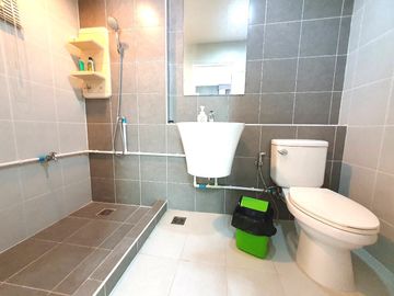 2-story townhome for sale, corner house, Pleno Village, Phahonyothin-Saimai, free space!!! Whole house furnished, 30.4 sq m., 3 bedrooms, 2 bathrooms,