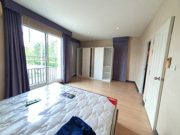 2-story townhome for sale, corner house, Pleno Village, Phahonyothin-Saimai, free space!!! Whole house furnished, 30.4 sq m., 3 bedrooms, 2 bathrooms,