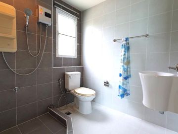 2-story townhome for sale, corner house, Pleno Village, Phahonyothin-Saimai, free space!!! Whole house furnished, 30.4 sq m., 3 bedrooms, 2 bathrooms,