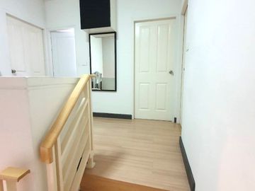 2-story townhome for sale, corner house, Pleno Village, Phahonyothin-Saimai, free space!!! Whole house furnished, 30.4 sq m., 3 bedrooms, 2 bathrooms,