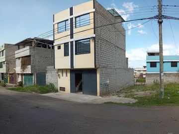 Casa de venta a 10 min del Tia de la Av Ecuatoriana,  Sur de Quito, Ecuador.