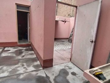 VENTA DE CASA FRENTE A PARQUE EN SAN MIGUEL