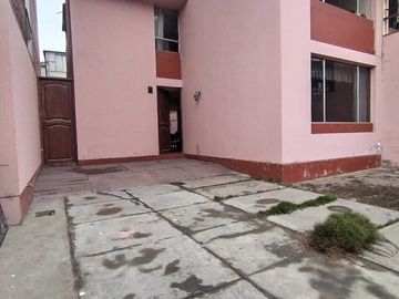 VENTA DE CASA FRENTE A PARQUE EN SAN MIGUEL