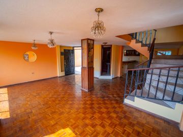 Casa en venta Monjas Orquideas 4 Pisos 452.7 3m2