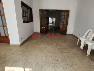 Venta De Casa En San Isidro Ubic Estrategica