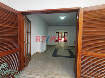 Venta De Casa En San Isidro Ubic Estrategica