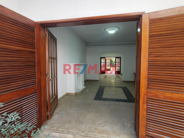 Venta De Casa En San Isidro Ubic Estrategica