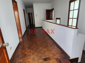Venta De Casa En San Isidro Ubic Estrategica