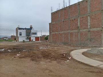 Se Vende Terreno Frente A Parque En Urb Los Huertos De Cañete