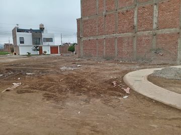 Se Vende Terreno Frente A Parque En Urb Los Huertos De Cañete