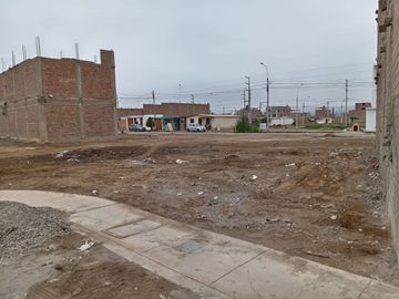 Se Vende Terreno Frente A Parque En Urb Los Huertos De Cañete