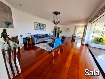 VENTA CASA CASUARINAS A.C. 647 m2 REMODELADA/4 PISOS/05 DORMITORIOS/PISCINA/VISTA PANORAMICA
