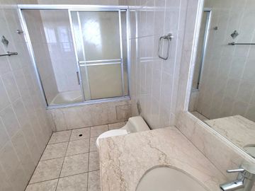 VENTA CASA CASUARINAS A.C. 647 m2 REMODELADA/4 PISOS/05 DORMITORIOS/PISCINA/VISTA PANORAMICA