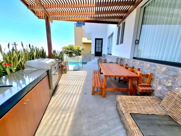 VENTA CASA CASUARINAS A.C. 647 m2 REMODELADA/4 PISOS/05 DORMITORIOS/PISCINA/VISTA PANORAMICA