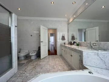 VENTA CASA CASUARINAS A.C. 647 m2 REMODELADA/4 PISOS/05 DORMITORIOS/PISCINA/VISTA PANORAMICA