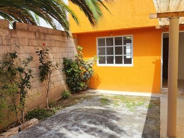 Casa en venta en dos niveles en Tenango del Valle Colonia Ojo de agua