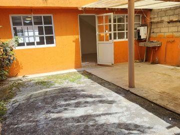 Casa en venta en dos niveles en Tenango del Valle Colonia Ojo de agua