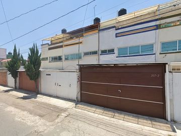 Hermosa casa de recuperación bancaria en excelente y confortable zona
