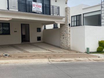 CASA EN VENTA LOMBARDIA RESIDENCIAL CLUSTER 2