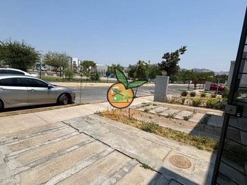 CASA EN FRACC. PRIVADO EN PARQUES DE TESISTÁN, ZAPOPAN