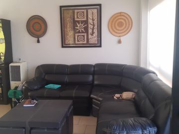 CASA CON ALBERCA Y SEGURIDAD AL SUR DE CUERNAVACA EN VENTA