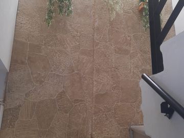 CASA CON ALBERCA Y SEGURIDAD AL SUR DE CUERNAVACA EN VENTA