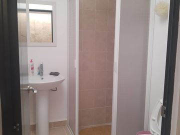 CASA CON ALBERCA Y SEGURIDAD AL SUR DE CUERNAVACA EN VENTA