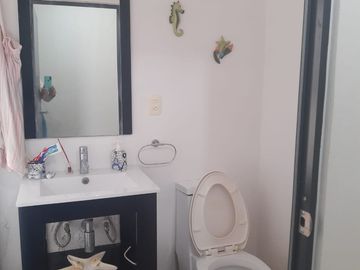 CASA CON ALBERCA Y SEGURIDAD AL SUR DE CUERNAVACA EN VENTA