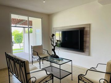 CASA EN VENTA CON ALBERCA Y JARDIN AL SUR DE CUERNAVACA