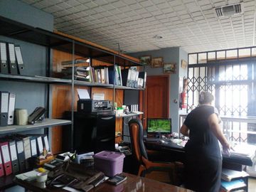 VENDO EDIFICIO RENTERO EN EL SUR CON 6 LOCALES