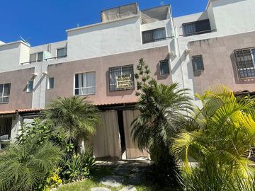 CASA CON TERRAZA Y JACUZZI EN VENTA AL SUR DE CUERNAVACA