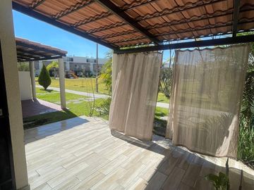 CASA CON TERRAZA Y JACUZZI EN VENTA AL SUR DE CUERNAVACA