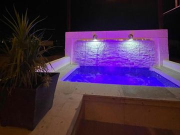 CASA CON TERRAZA Y JACUZZI EN VENTA AL SUR DE CUERNAVACA