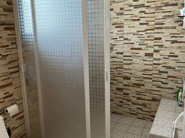 CASA EN VENTA EN CLUB DE GOLF CON ALBERCA Y EXTENSO JARDIN