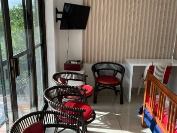 CASA EN VENTA EN CLUB DE GOLF CON ALBERCA Y EXTENSO JARDIN