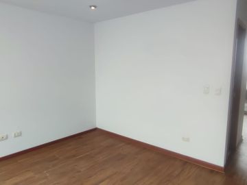 se vende duplex 194m2 lince