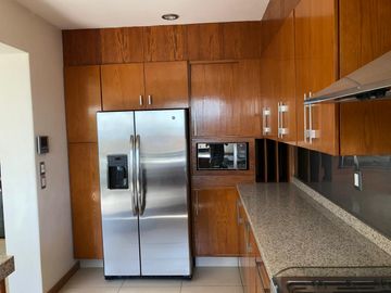 Venta Casa de 4 niveles en colonia Balcones Coloniales con jardín y roof garden