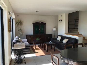 Venta Casa de 4 niveles en colonia Balcones Coloniales con jardín y roof garden