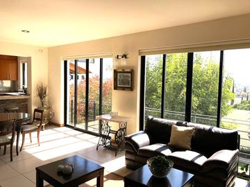 Venta Casa de 4 niveles en colonia Balcones Coloniales con jardín y roof garden
