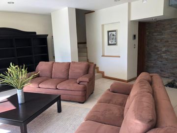Venta Casa de 4 niveles en colonia Balcones Coloniales con jardín y roof garden