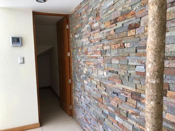 Venta Casa de 4 niveles en colonia Balcones Coloniales con jardín y roof garden