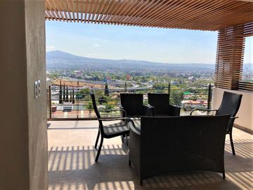 Venta Casa de 4 niveles en colonia Balcones Coloniales con jardín y roof garden