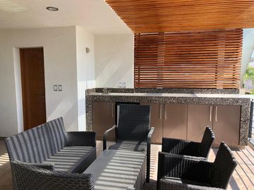 Venta Casa de 4 niveles en colonia Balcones Coloniales con jardín y roof garden