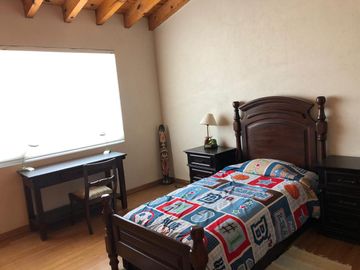 Venta Casa de 4 niveles en colonia Balcones Coloniales con jardín y roof garden
