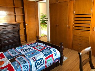 Venta Casa de 4 niveles en colonia Balcones Coloniales con jardín y roof garden