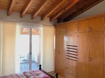 Venta Casa de 4 niveles en colonia Balcones Coloniales con jardín y roof garden