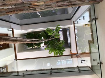 Venta Casa de 4 niveles en colonia Balcones Coloniales con jardín y roof garden
